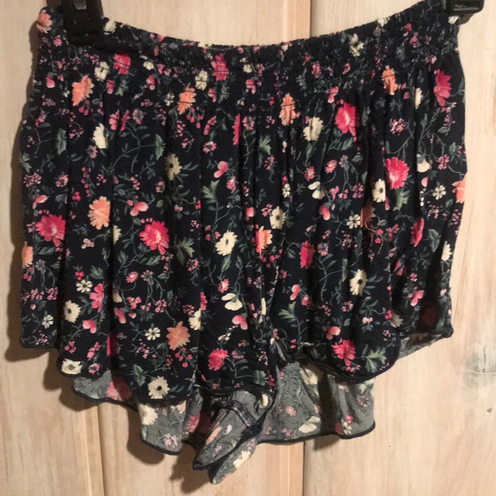 Hollister floral shorts